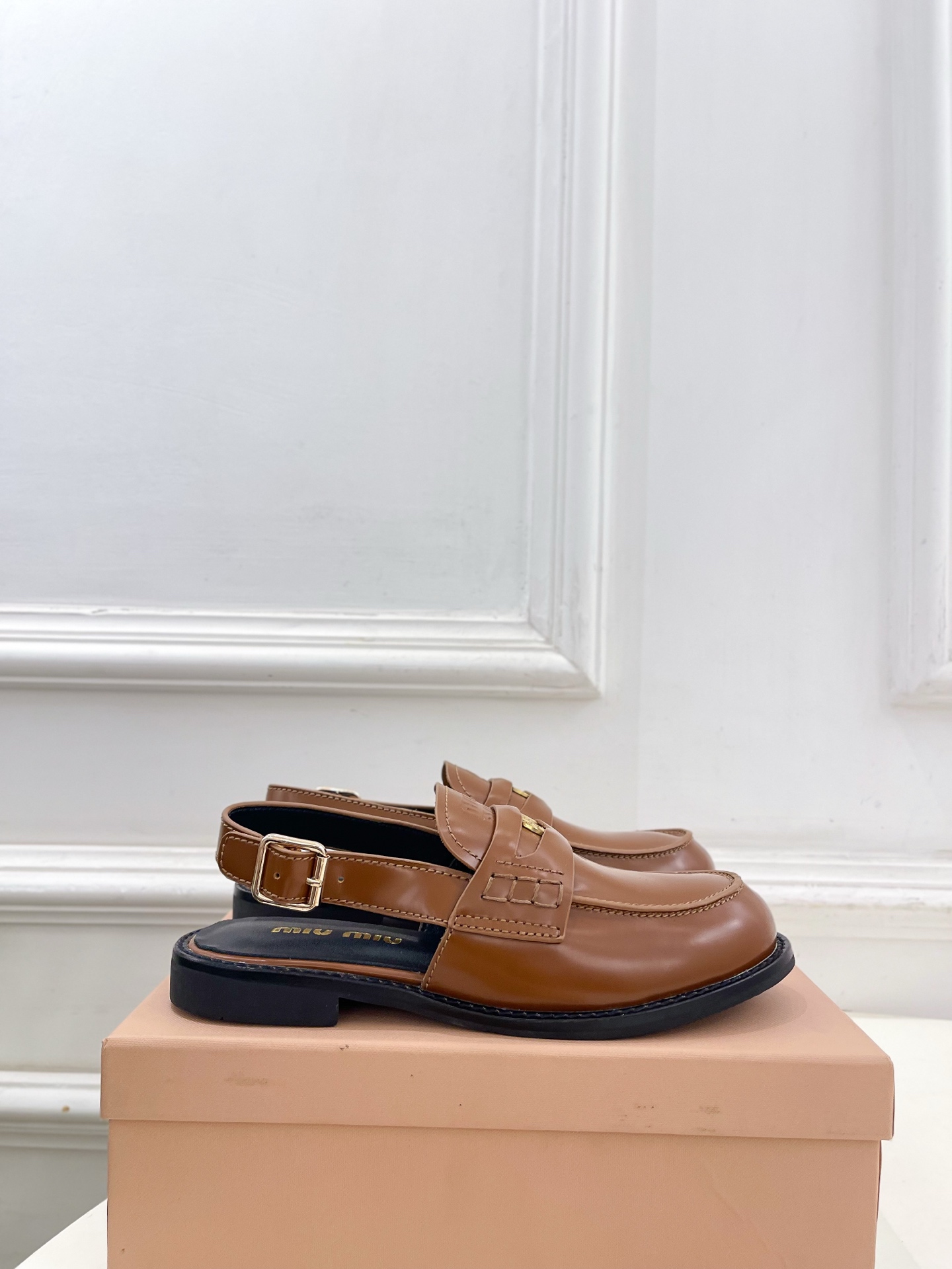 미우미우(MIU MIU) 백오픈 로퍼 슬리퍼 신발