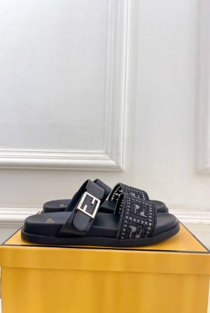펜디(FENDI) 로고 자수 버클 플랫폼 슬리퍼 신발