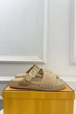 펜디(FENDI) 로고 자수 버클 플랫폼 슬리퍼 신발