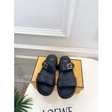 펜디(FENDI) 가죽 로고 버클 플랫폼 슬리퍼 신발