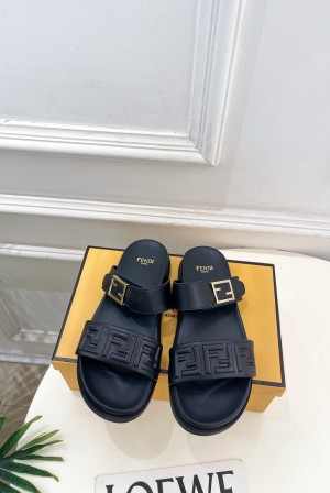 펜디(FENDI) 가죽 로고 버클 플랫폼 슬리퍼 신발
