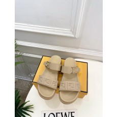 펜디(FENDI) 가죽 로고 버클 플랫폼 슬리퍼 신발