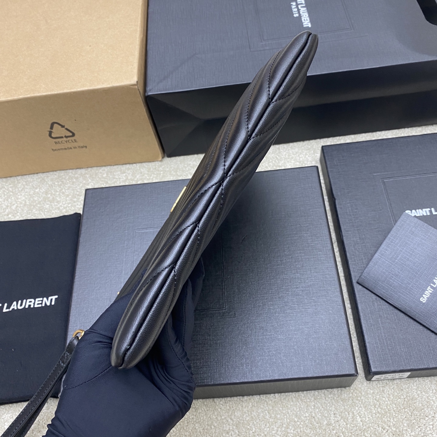 [YSL] 생로랑 클래식 퀼팅 클러치백 - 스몰 (블랙 램스킨/골드) 가방