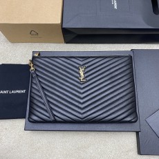 [YSL] 생로랑 클래식 퀼팅 클러치백 - 라지 (블랙 램스킨/골드) 가방