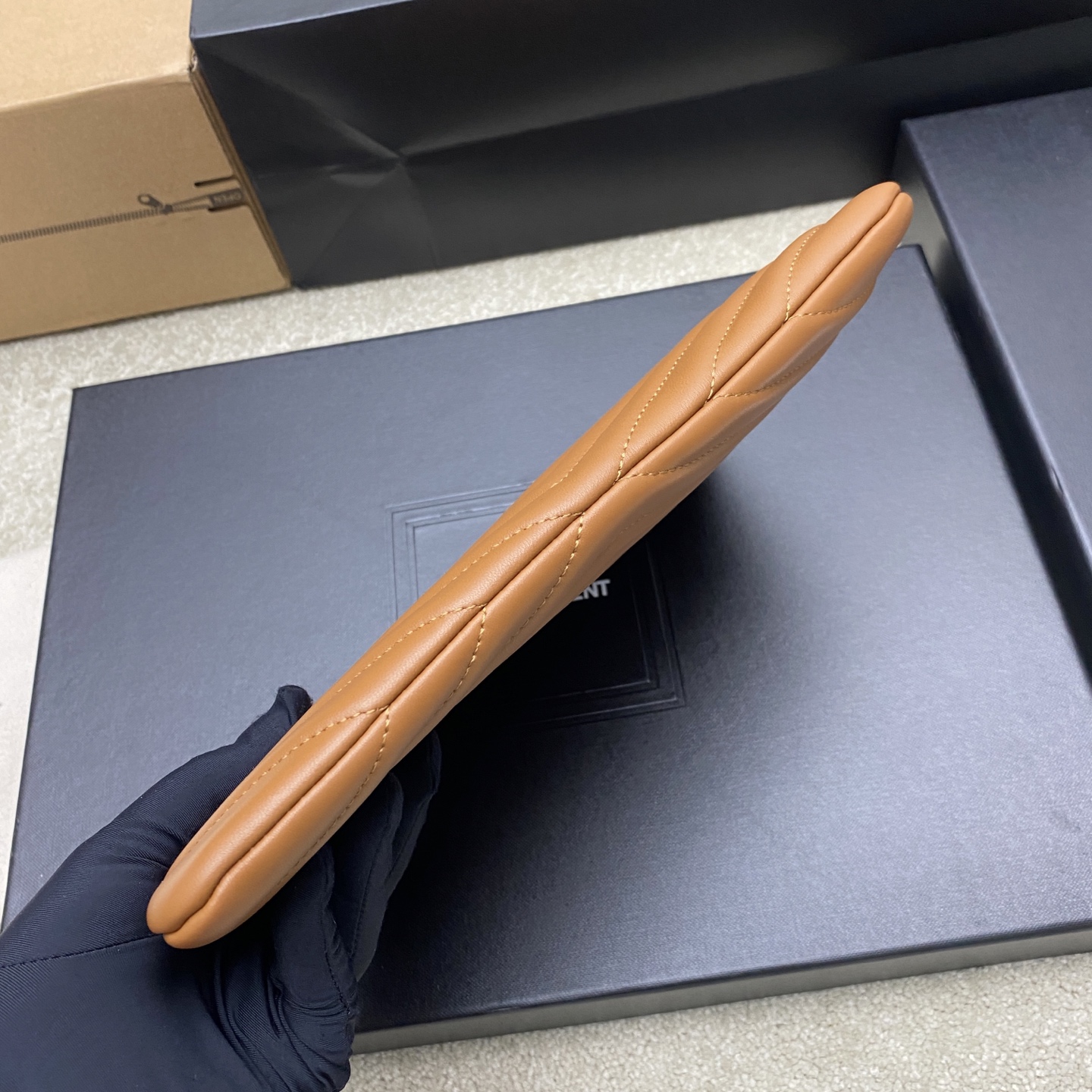 [YSL] 생로랑 클래식 퀼팅 클러치백 - 스몰 (카라멜 램스킨/골드) 가방