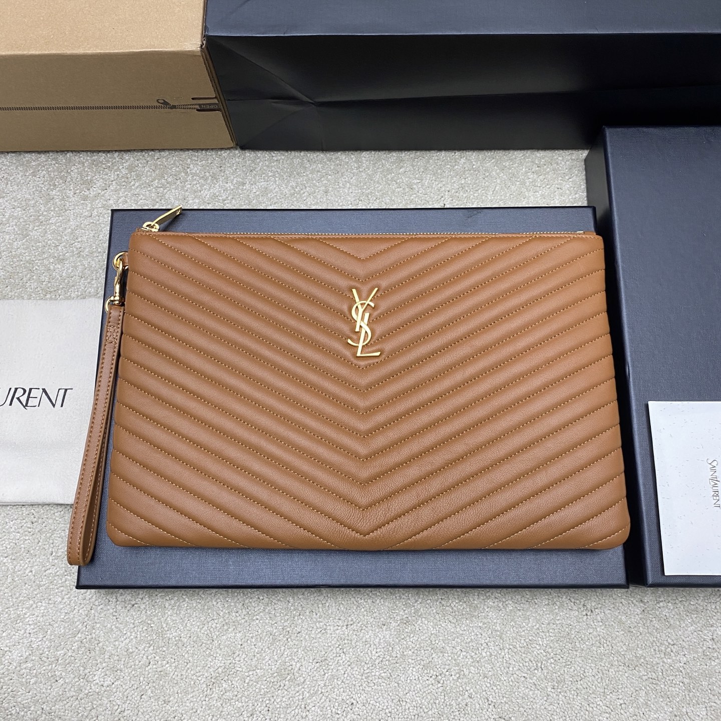 [YSL] 생로랑 클래식 퀼팅 클러치백 - 라지 (카라멜 램스킨/골드) 가방