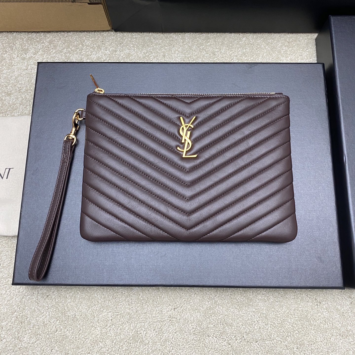 [YSL] 생로랑 클래식 퀼팅 클러치백 - 스몰 (커피 램스킨/골드) 가방