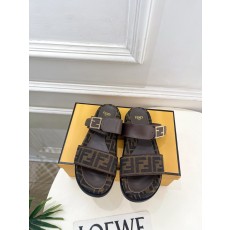 펜디(FENDI) 로고 자수 버클 플랫폼 슬리퍼 신발