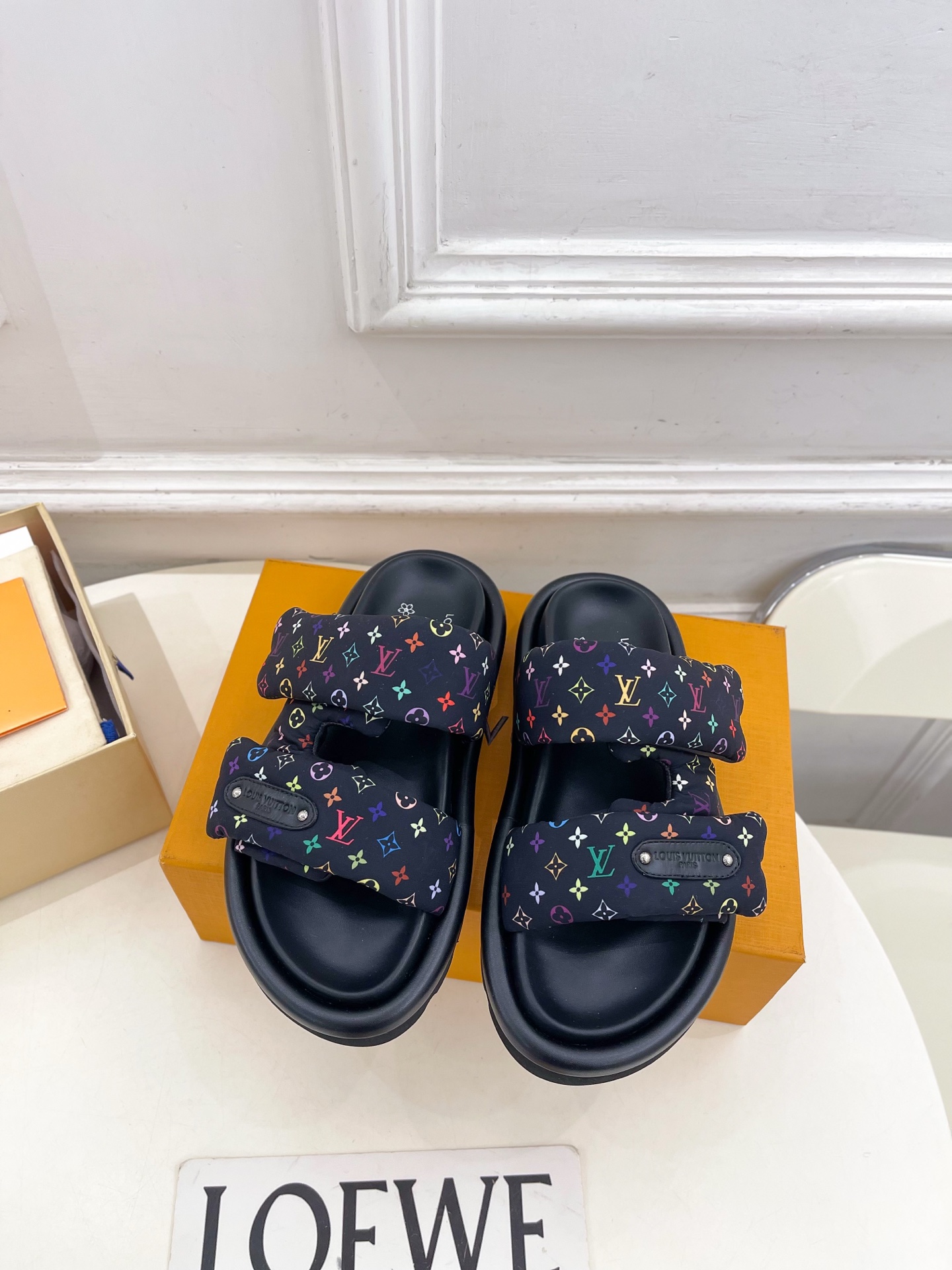 루이비통(LV) 패딩 다운 슬리퍼 신발