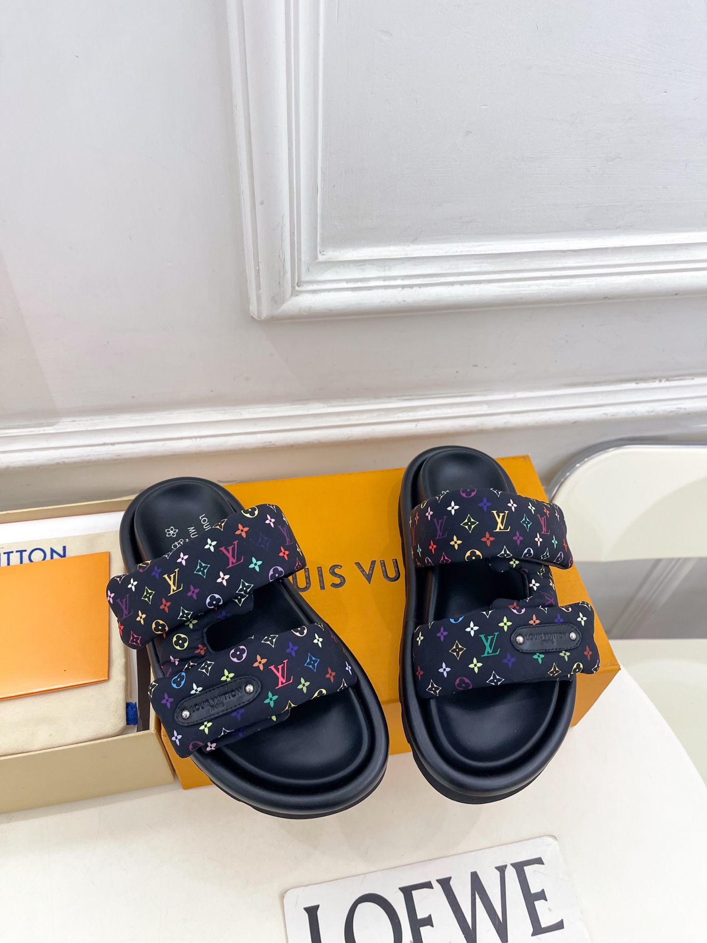 루이비통(LV) 패딩 다운 슬리퍼 신발