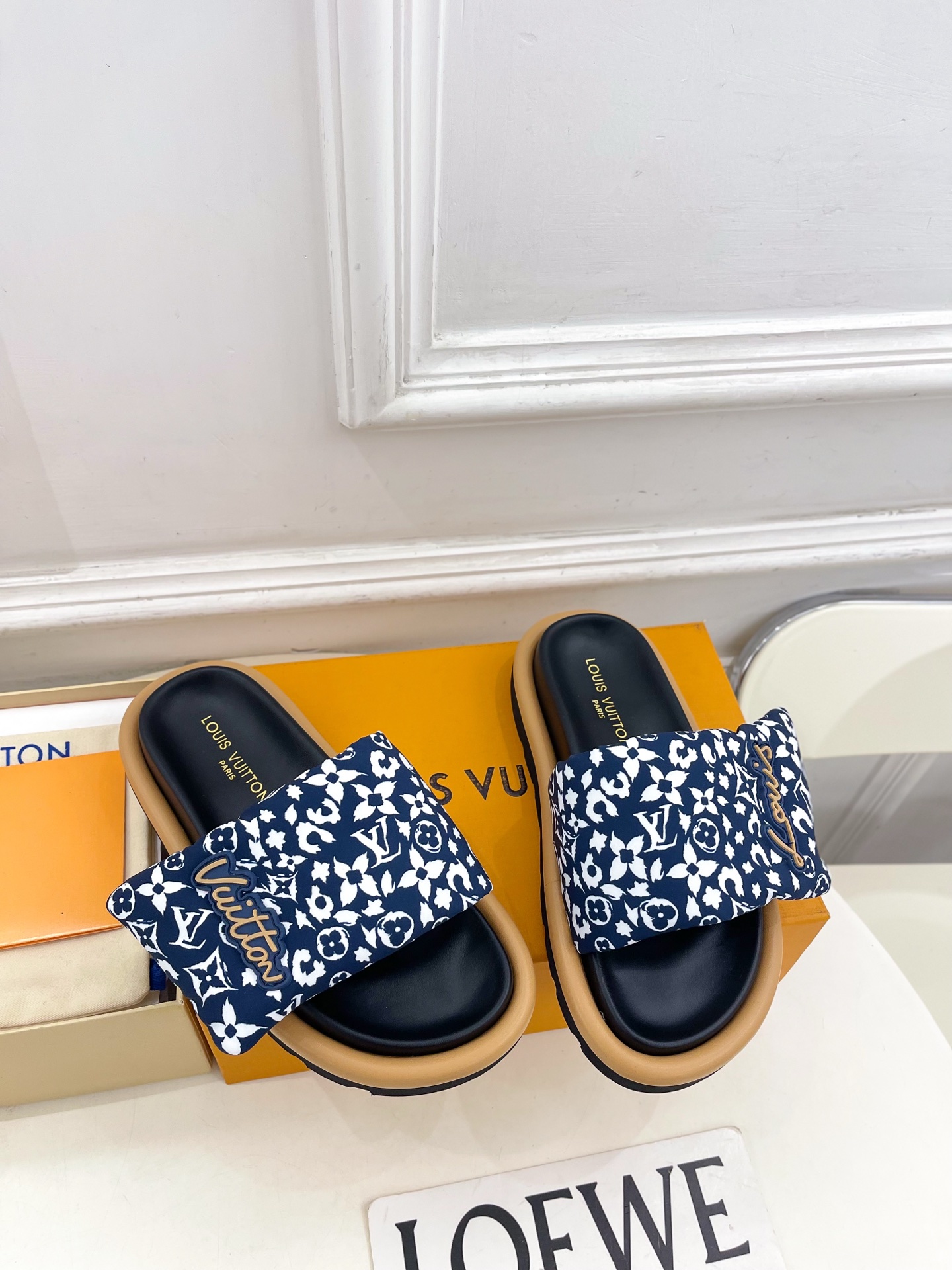루이비통(LV) 프린팅 패딩 다운 슬리퍼 신발