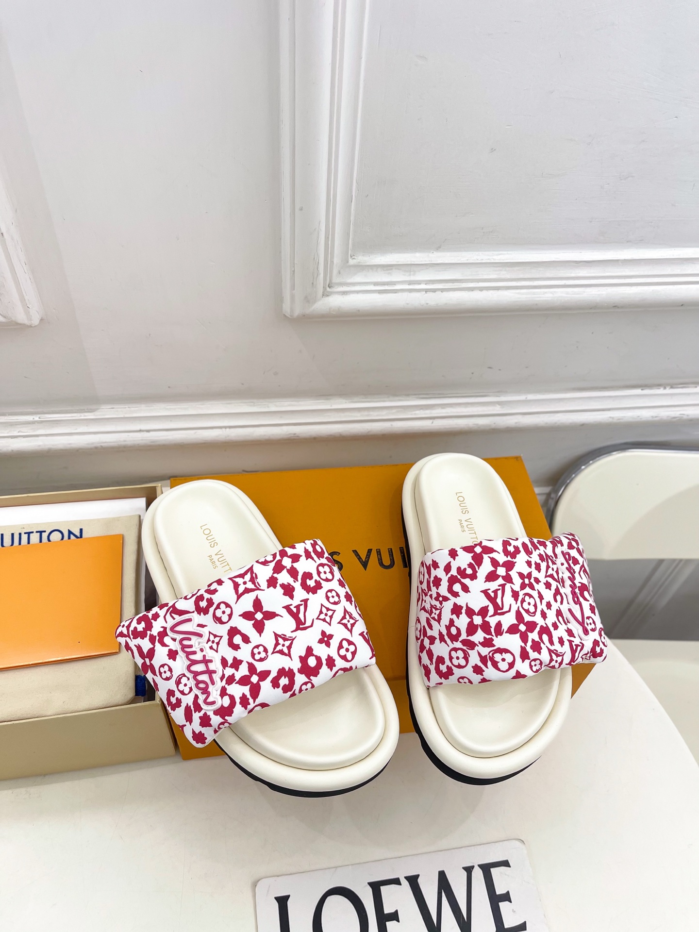 루이비통(LV) 프린팅 패딩 다운 슬리퍼 신발