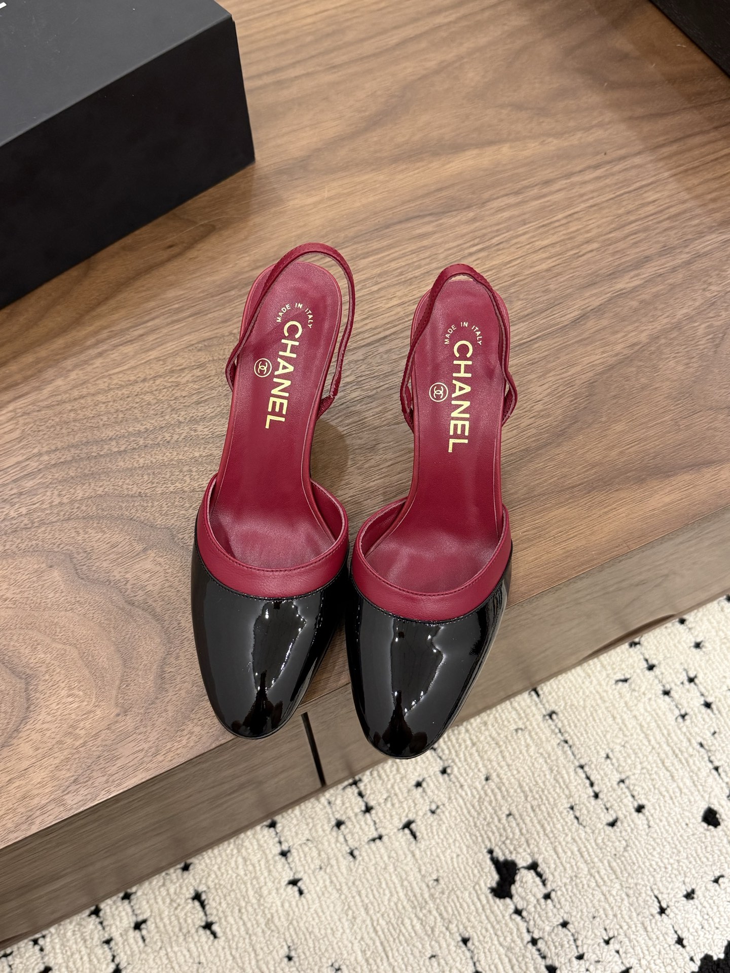 샤넬(CHANEL) 배색 컷아웃 슬링백 하이힐 샌들 신발