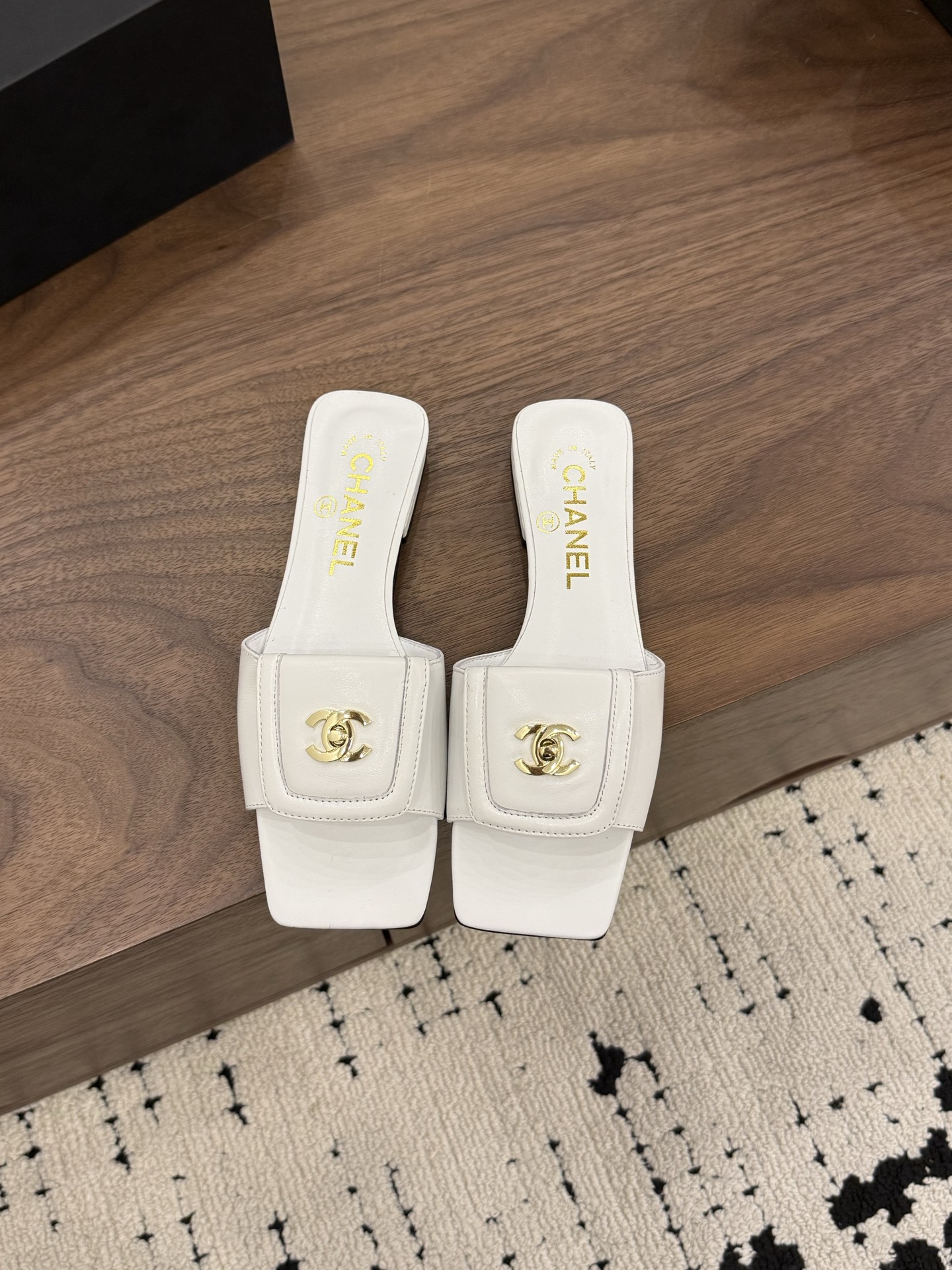 샤넬(CHANEL) 스퀘어토 슬리퍼 신발