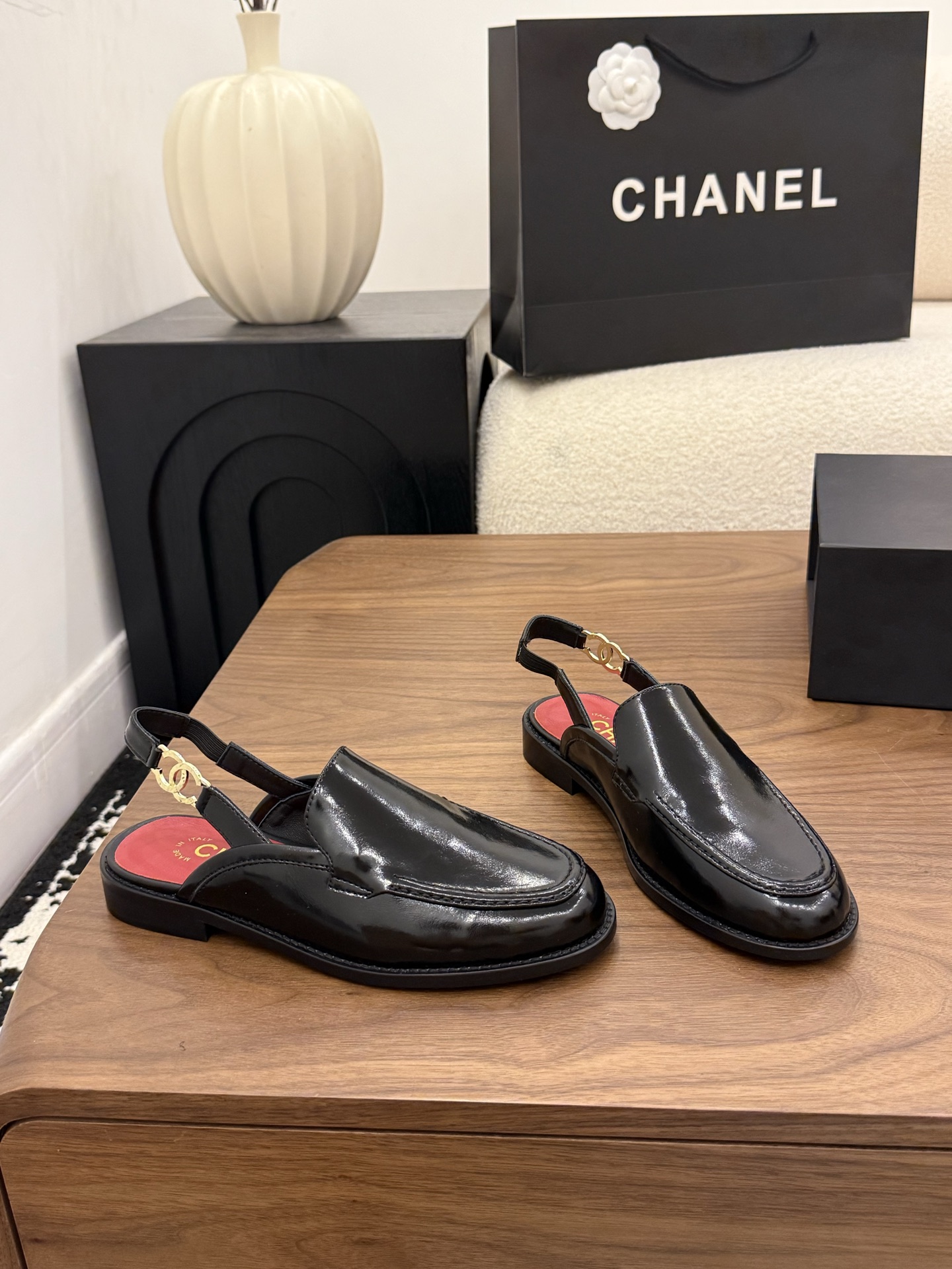 샤넬(CHANEL) 금장 버클 밴딩 슬링백 샌들 신발