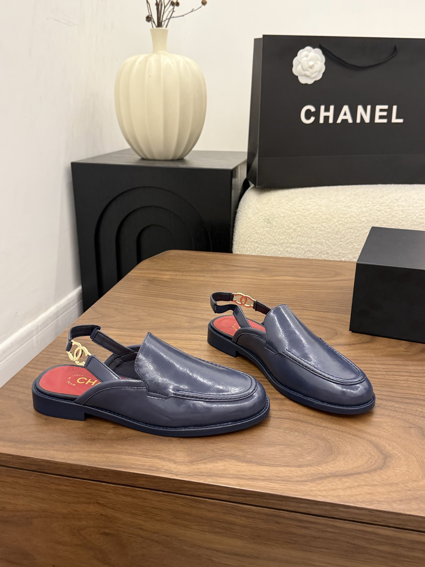 샤넬(CHANEL) 금장 버클 밴딩 슬링백 샌들 신발