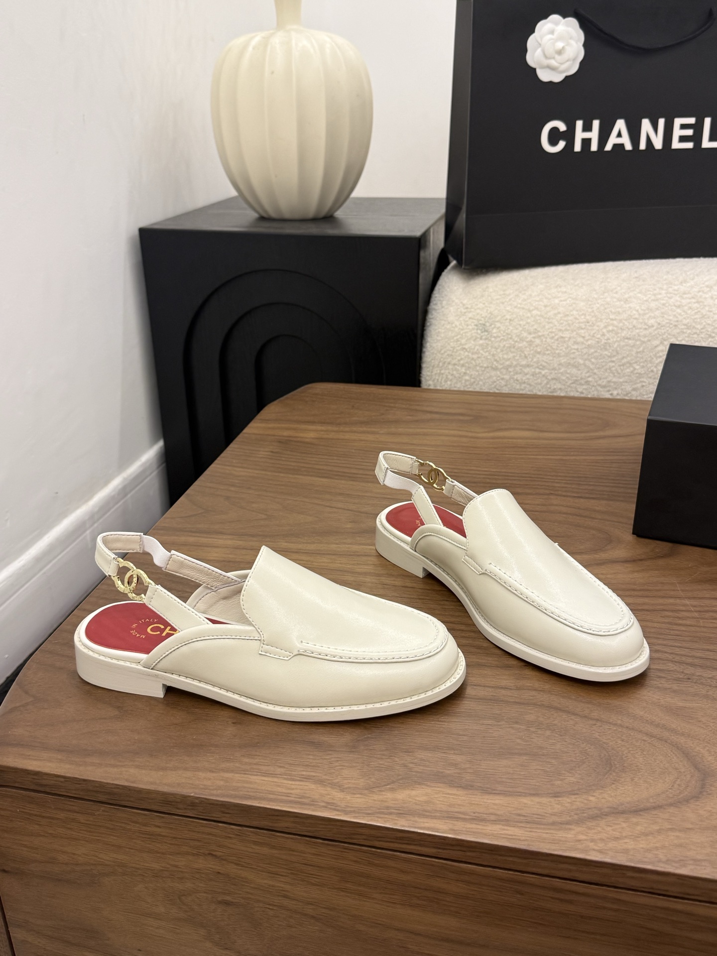 샤넬(CHANEL) 금장 버클 밴딩 슬링백 샌들 신발