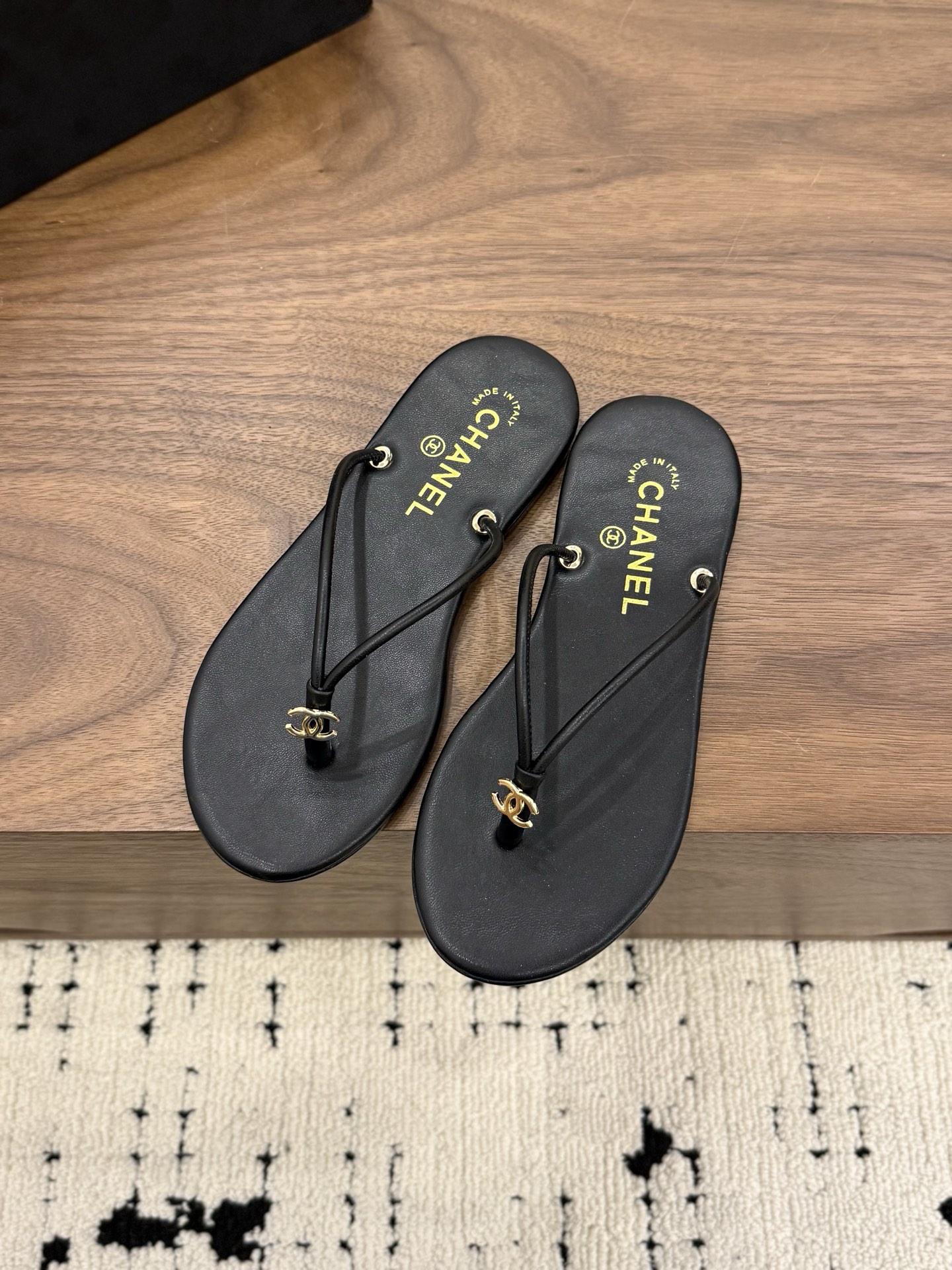 샤넬(CHANEL) 쪼리 플랫 슬리퍼 신발