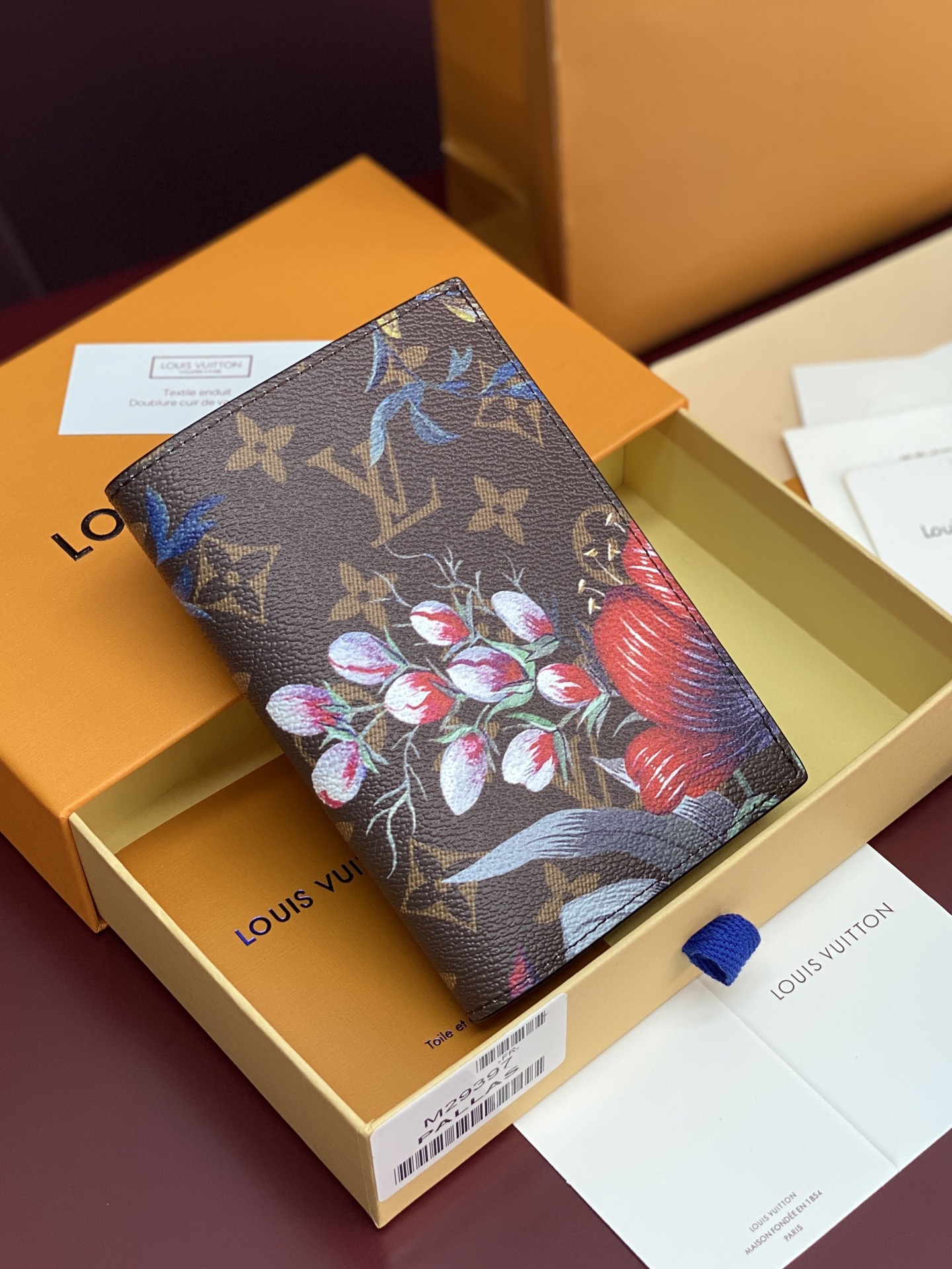 [Louis Vuitton] LV 루이비통 모노그램 에덴 여권 케이스 (M29397) 지갑