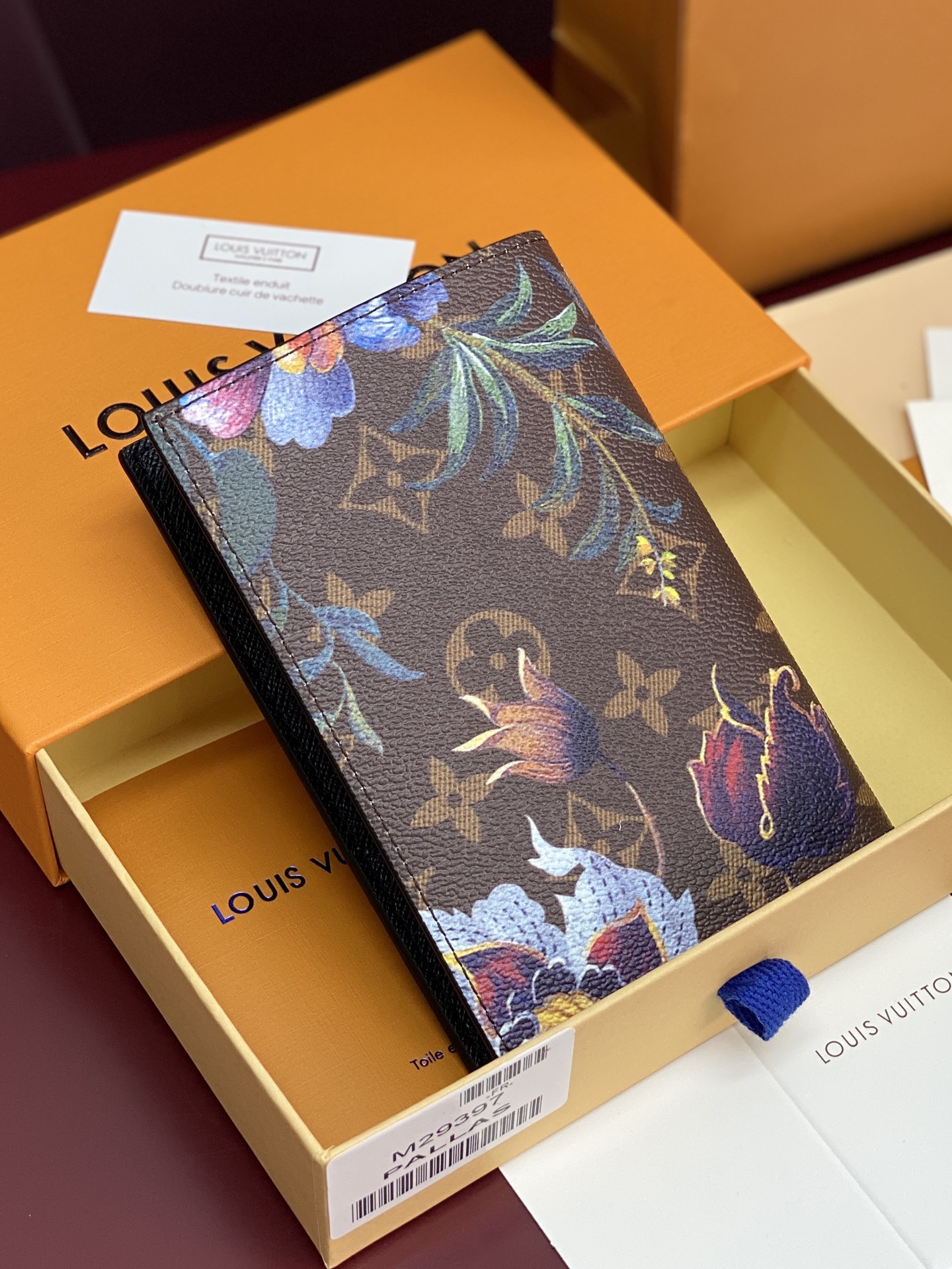 [Louis Vuitton] LV 루이비통 모노그램 에덴 여권 케이스 (M29397) 지갑