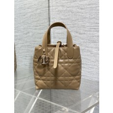[Dior] 디올 뚜주흐(Toujours) 버티컬 백 - 스몰 (카라멜 브라운) 가방