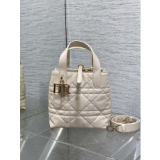 [Dior] 디올 뚜주흐(Toujours) 버티컬 백 - 스몰 (아이보리 화이트) 가방