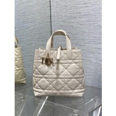 [Dior] 디올 Toujours 뚜주흐 버티컬 백 - 미디움 (아이보리 화이트) 가방