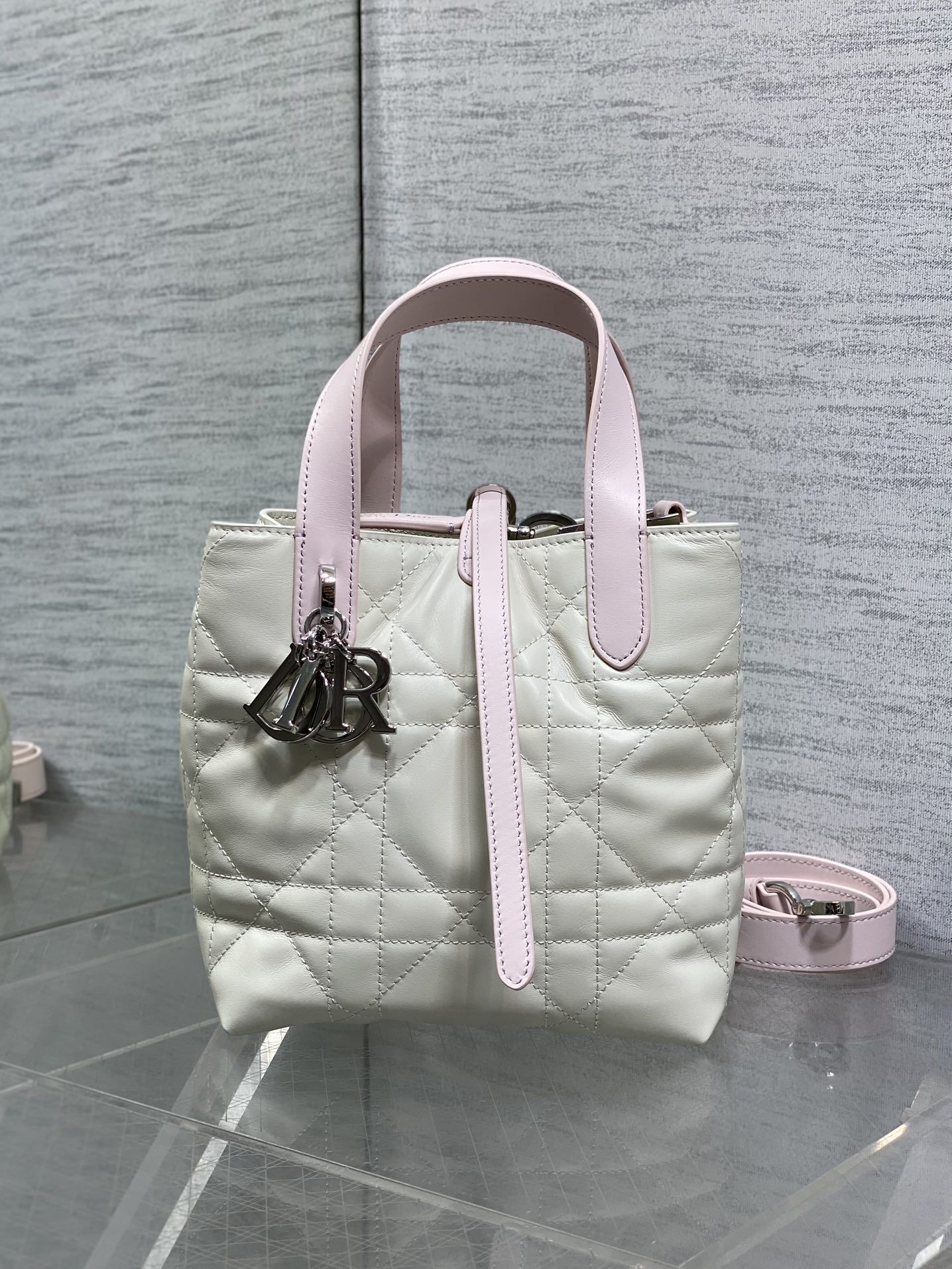 [Dior] 디올 Toujours 뚜주흐 버티컬 백 - 스몰 (실버버클 핑크&화이트 배색) 가방