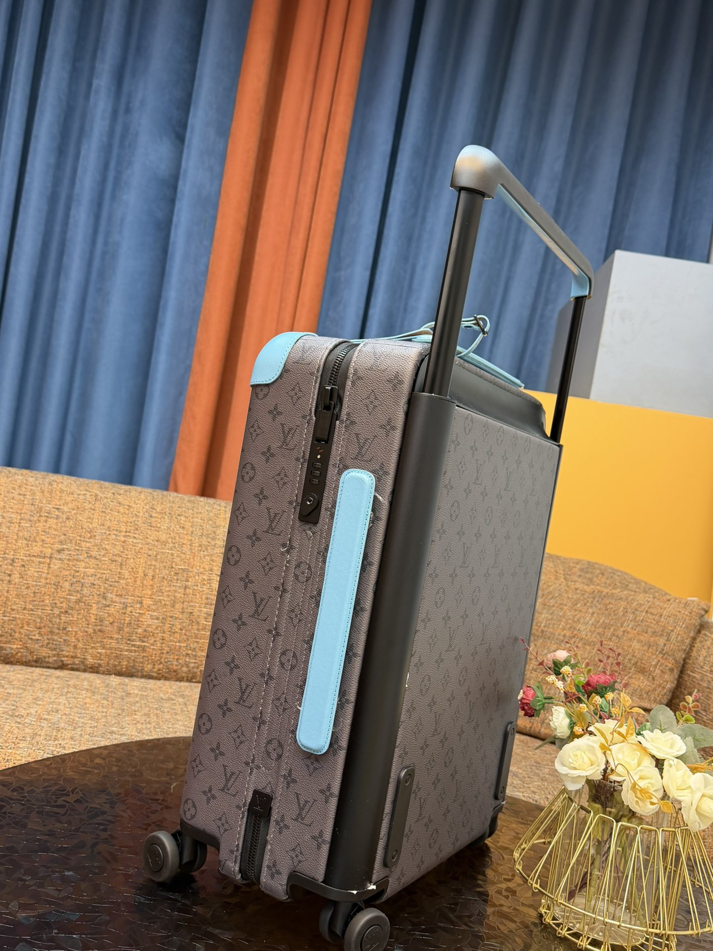 [Louis Vuitton] LV 루이비통 호라이즌(Horizon) 기내용 캐리어 - 그레이 모노그램 & 블루 포인트
