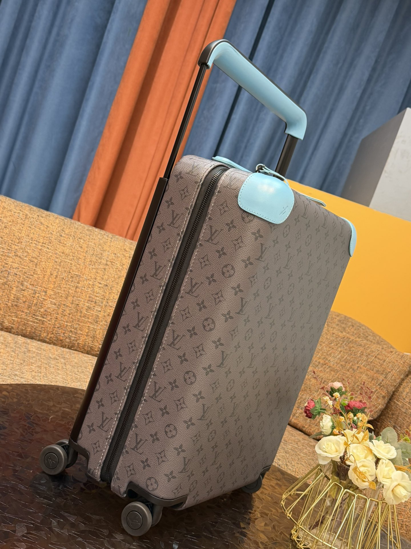 [Louis Vuitton] LV 루이비통 호라이즌(Horizon) 기내용 캐리어 - 그레이 모노그램 & 블루 포인트