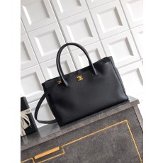 [Chanel] 샤넬 서프 토트백 - 라지 블랙 금장 (6055/6056)