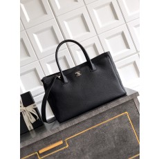 [Chanel] 샤넬 서프 토트백 - 라지 블랙 은장 (6055/6056)