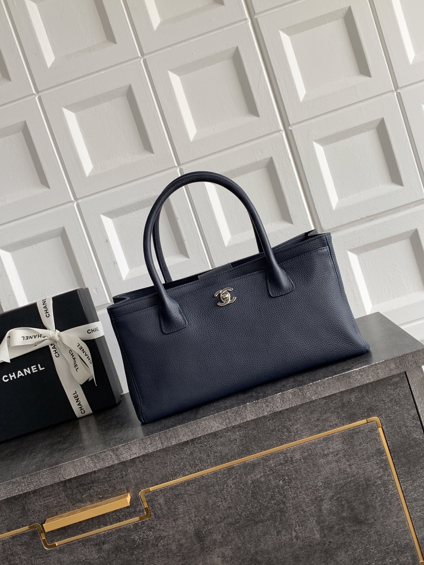 [Chanel] 샤넬 서프 토트백 - 트레저 블루 은장 스몰