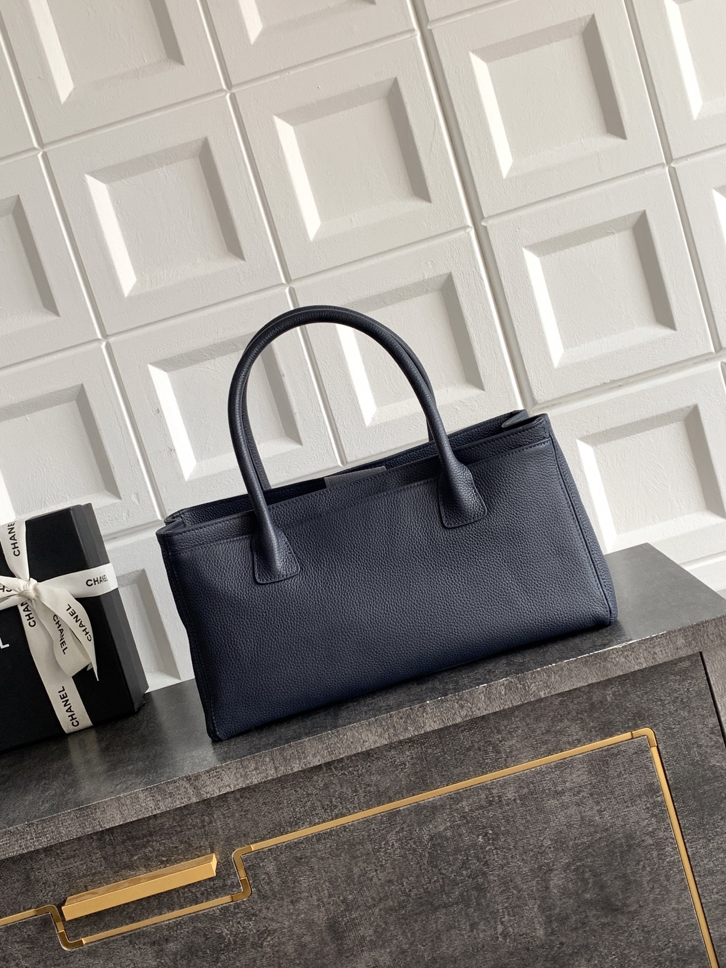 [Chanel] 샤넬 서프 토트백 - 트레저 블루 은장 스몰