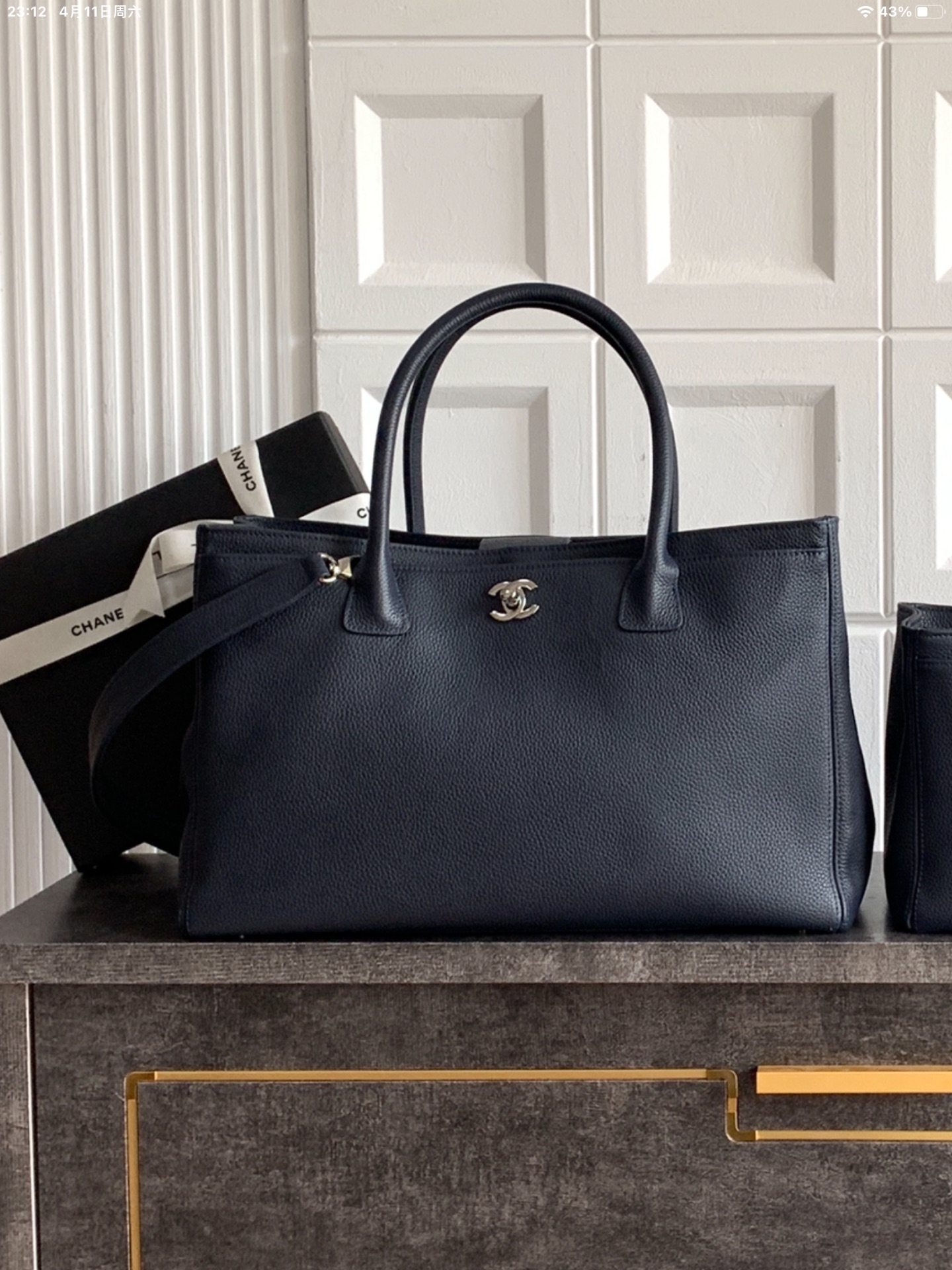 [Chanel] 샤넬 서프 토트백 - 트레저 블루 은장 라지