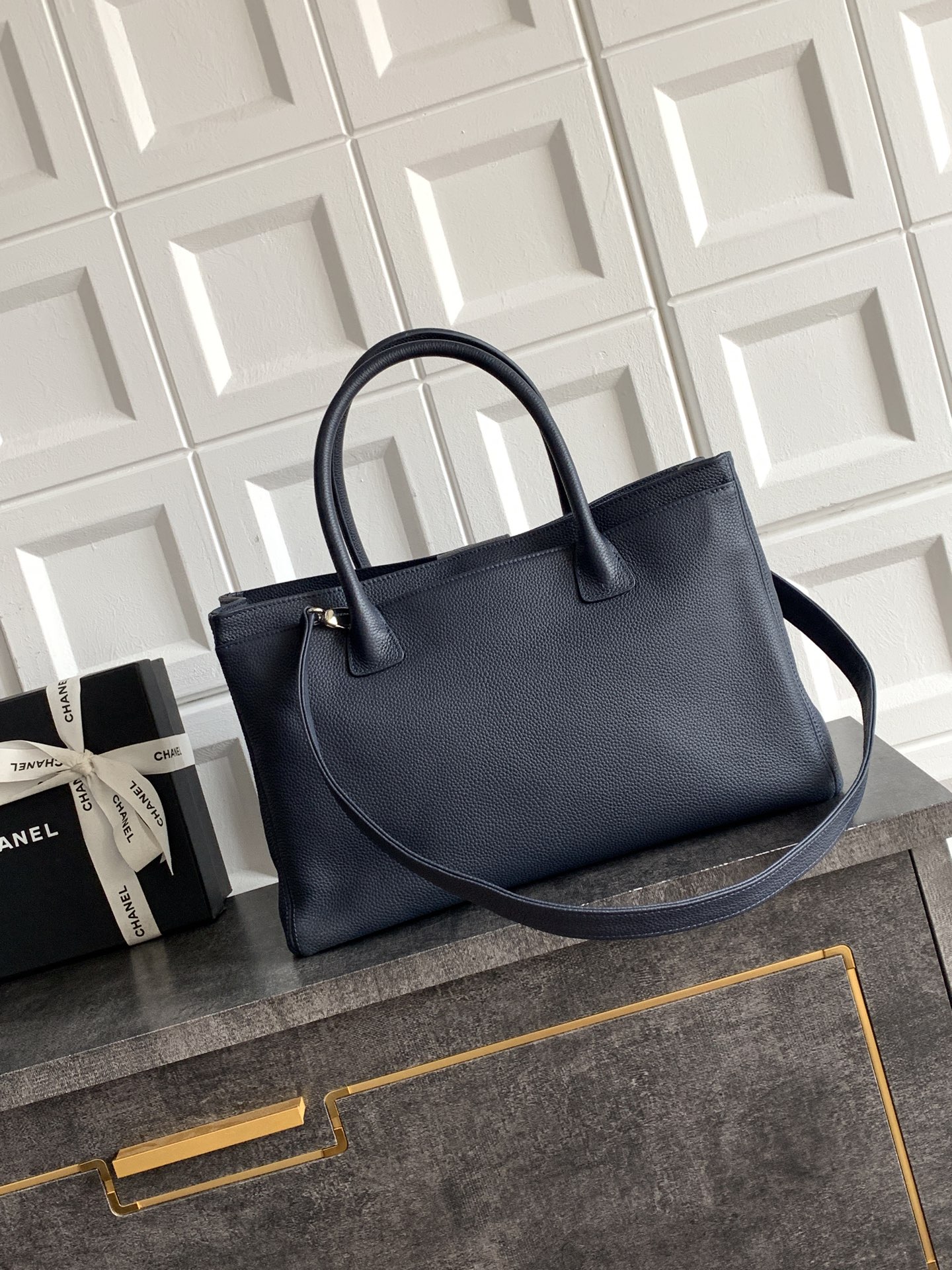 [Chanel] 샤넬 서프 토트백 - 트레저 블루 은장 라지