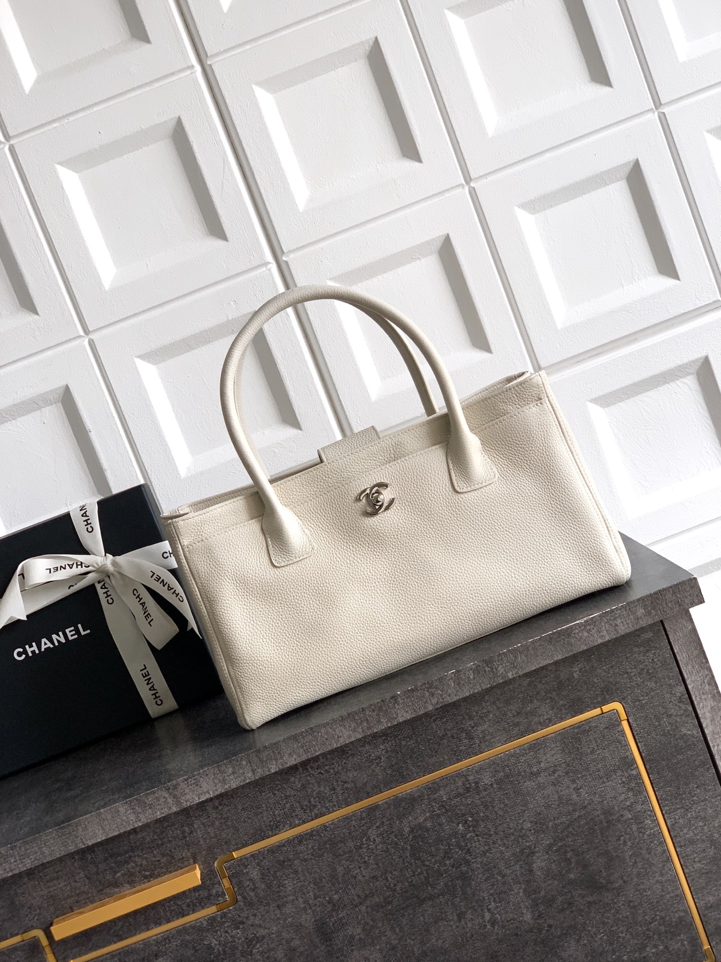 [Chanel] 샤넬 서프 토트백 - 밀크 화이트 스몰 가방
