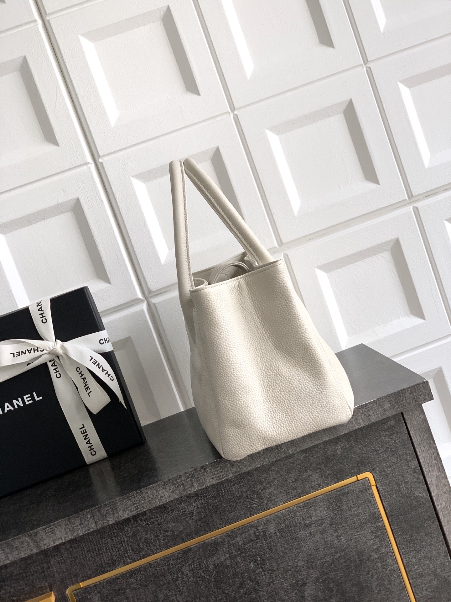 [Chanel] 샤넬 서프 토트백 - 밀크 화이트 스몰 가방