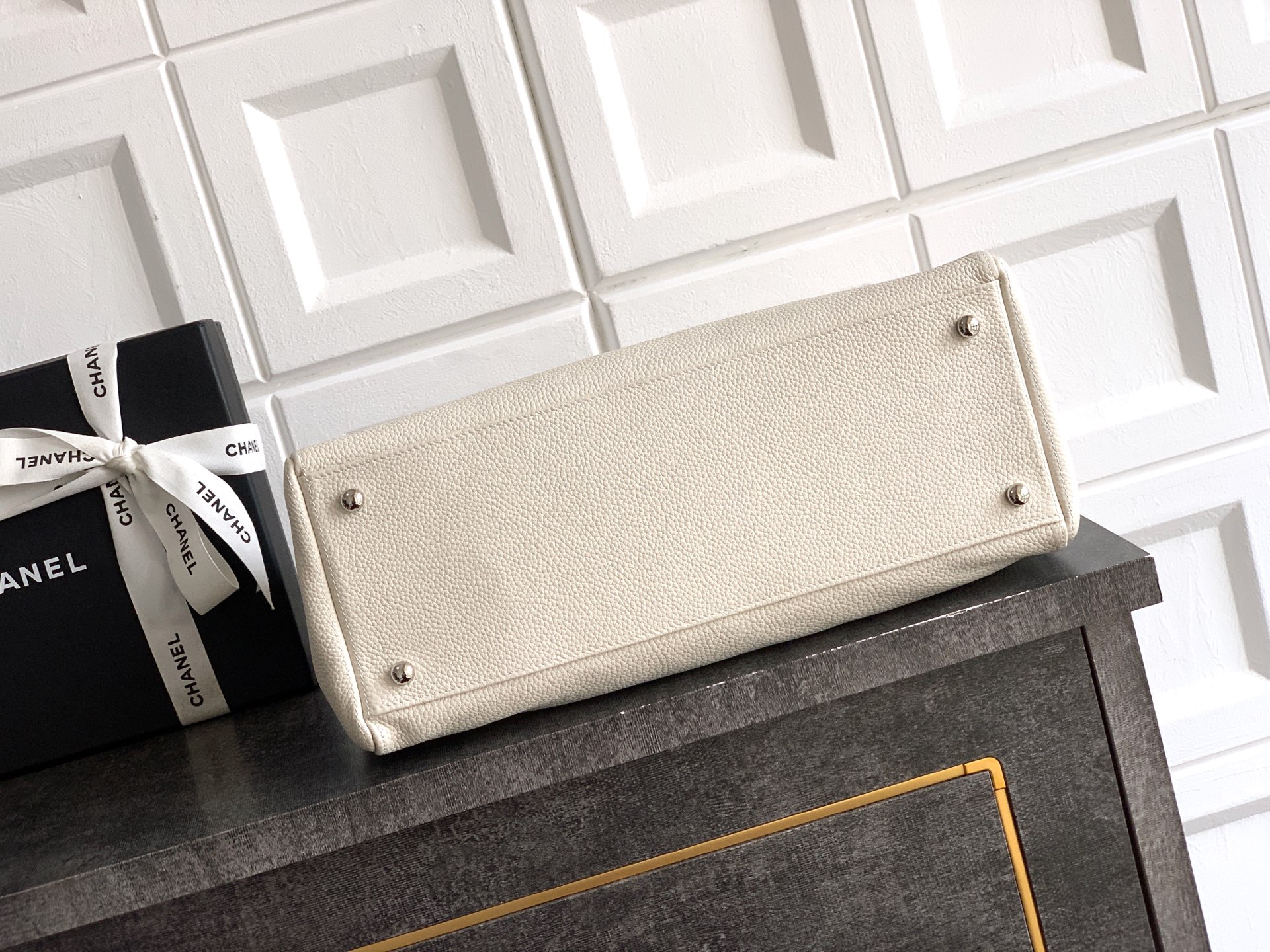 [Chanel] 샤넬 서프 토트백 - 밀크 화이트 스몰 가방