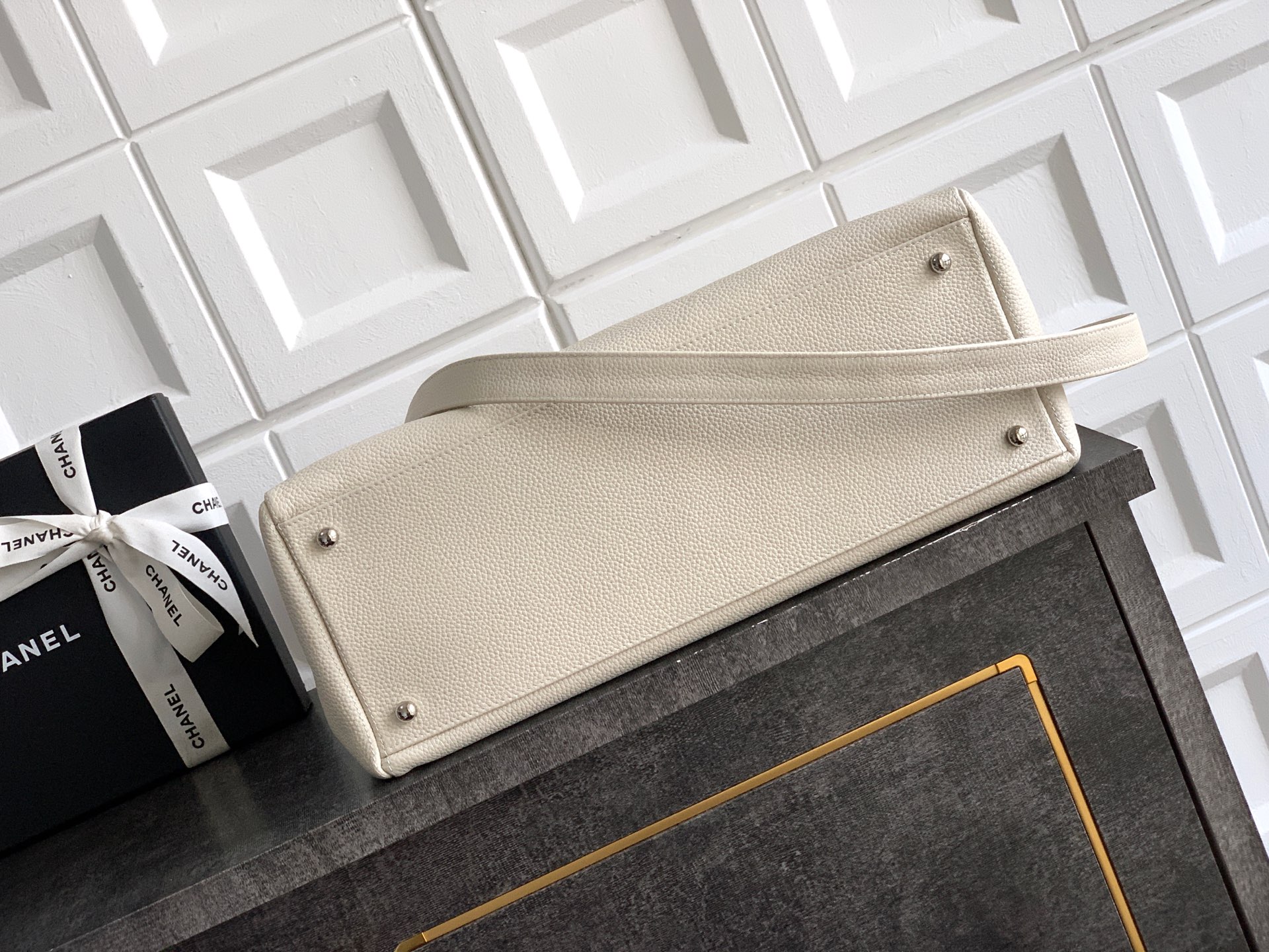 [Chanel] 샤넬 서프 토트백 - 밀크 화이트 라지 가방