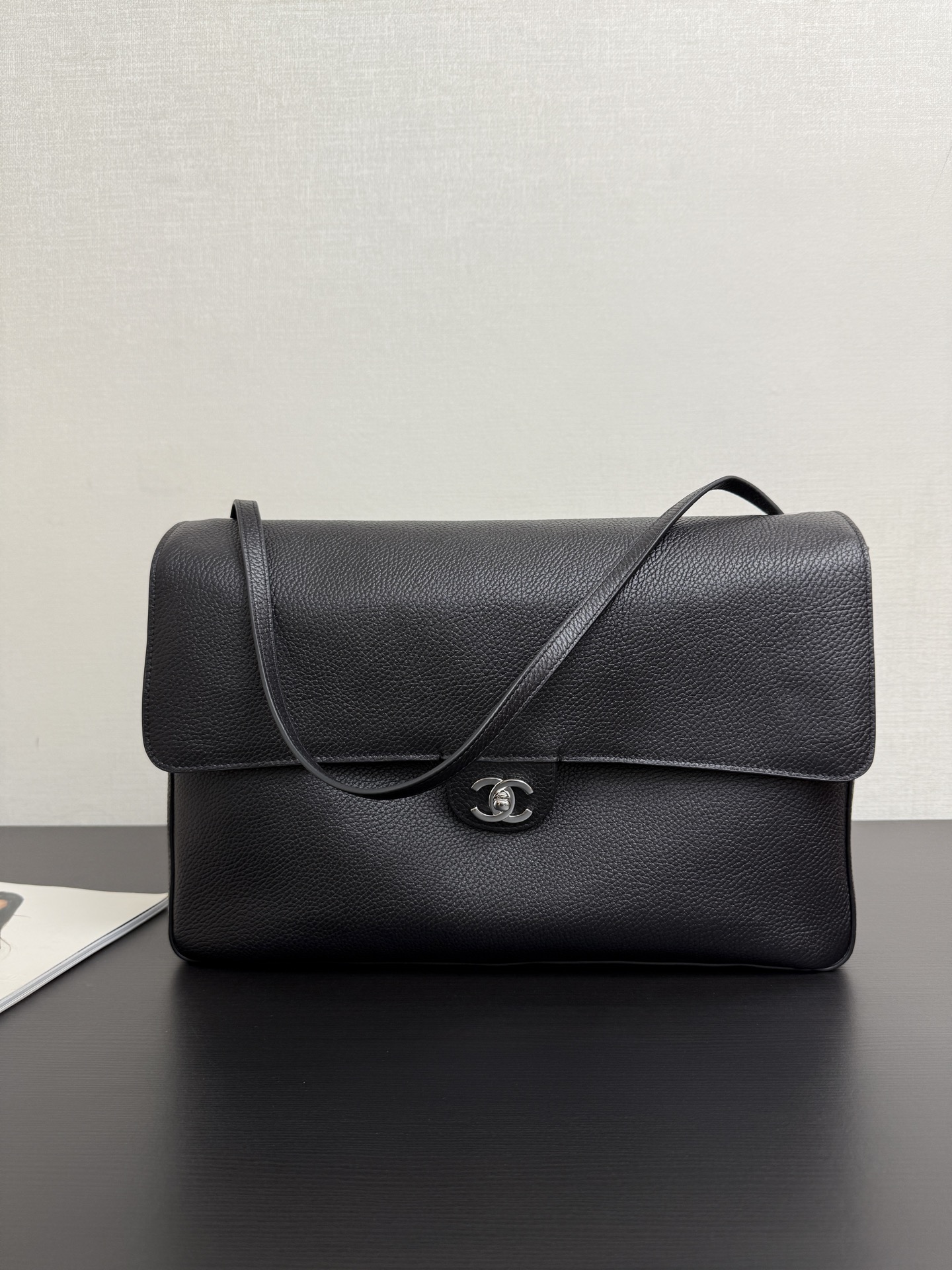 [Chanel] 샤넬 26s GD 착용 MIX 플랩백 가방 - 맥시 블랙