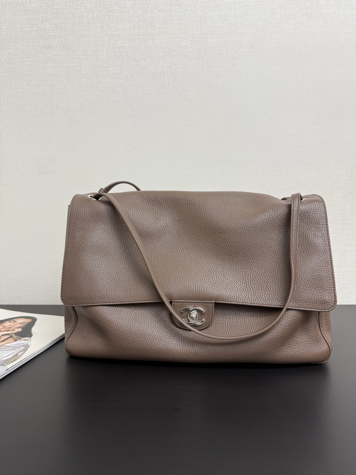 [Chanel] 샤넬 26s GD 착용 MIX 플랩백 가방 - 맥시 브라운