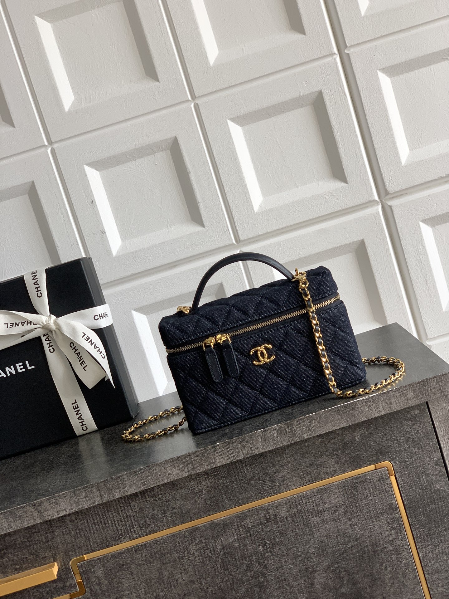 [Chanel] 샤넬 26ss 데님 LP백 파우치백 가방 - 다크 블루 (조각 로고 버전)