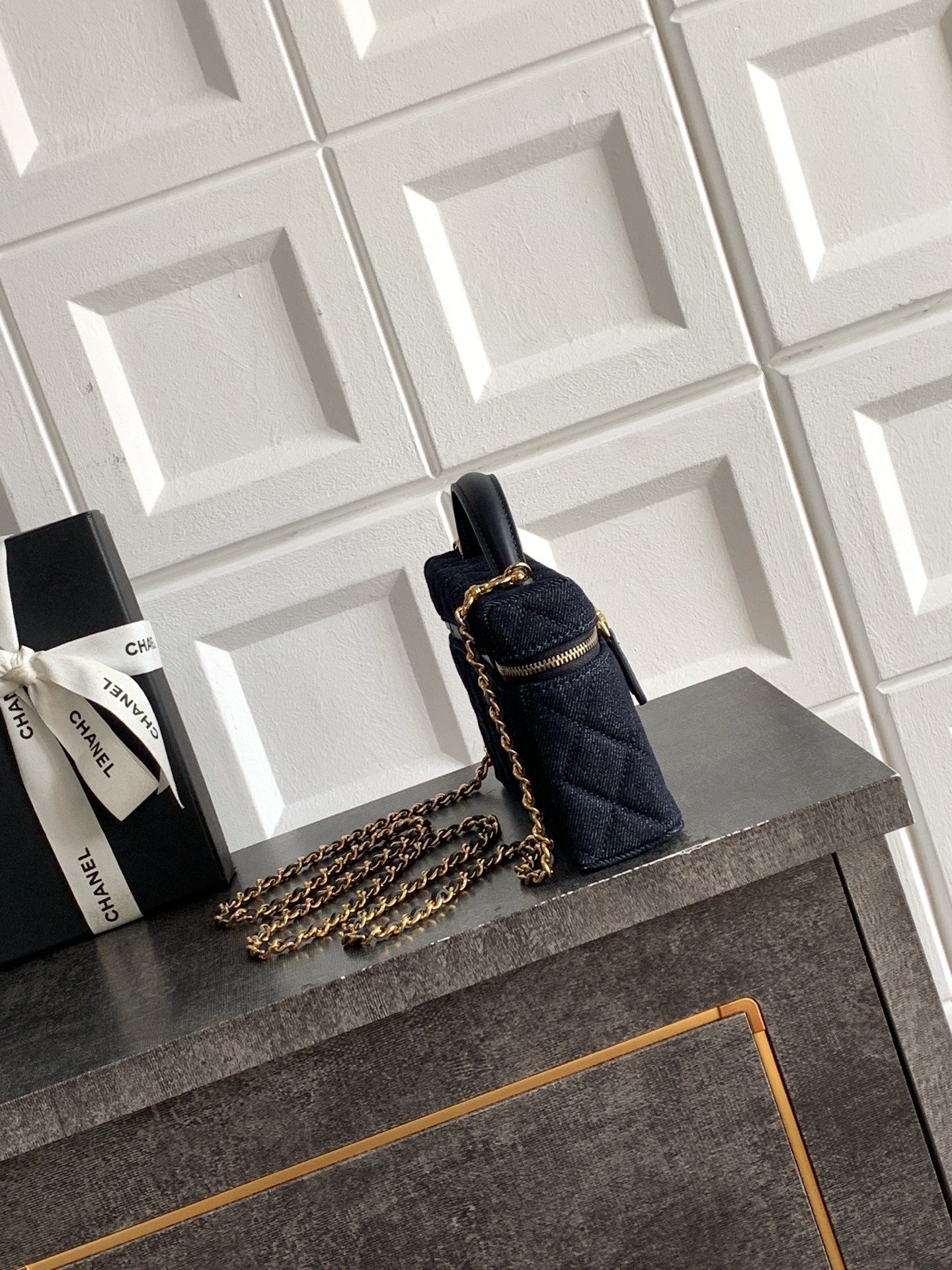 [Chanel] 샤넬 26ss 데님 LP백 파우치백 가방 - 다크 블루 (조각 로고 버전)