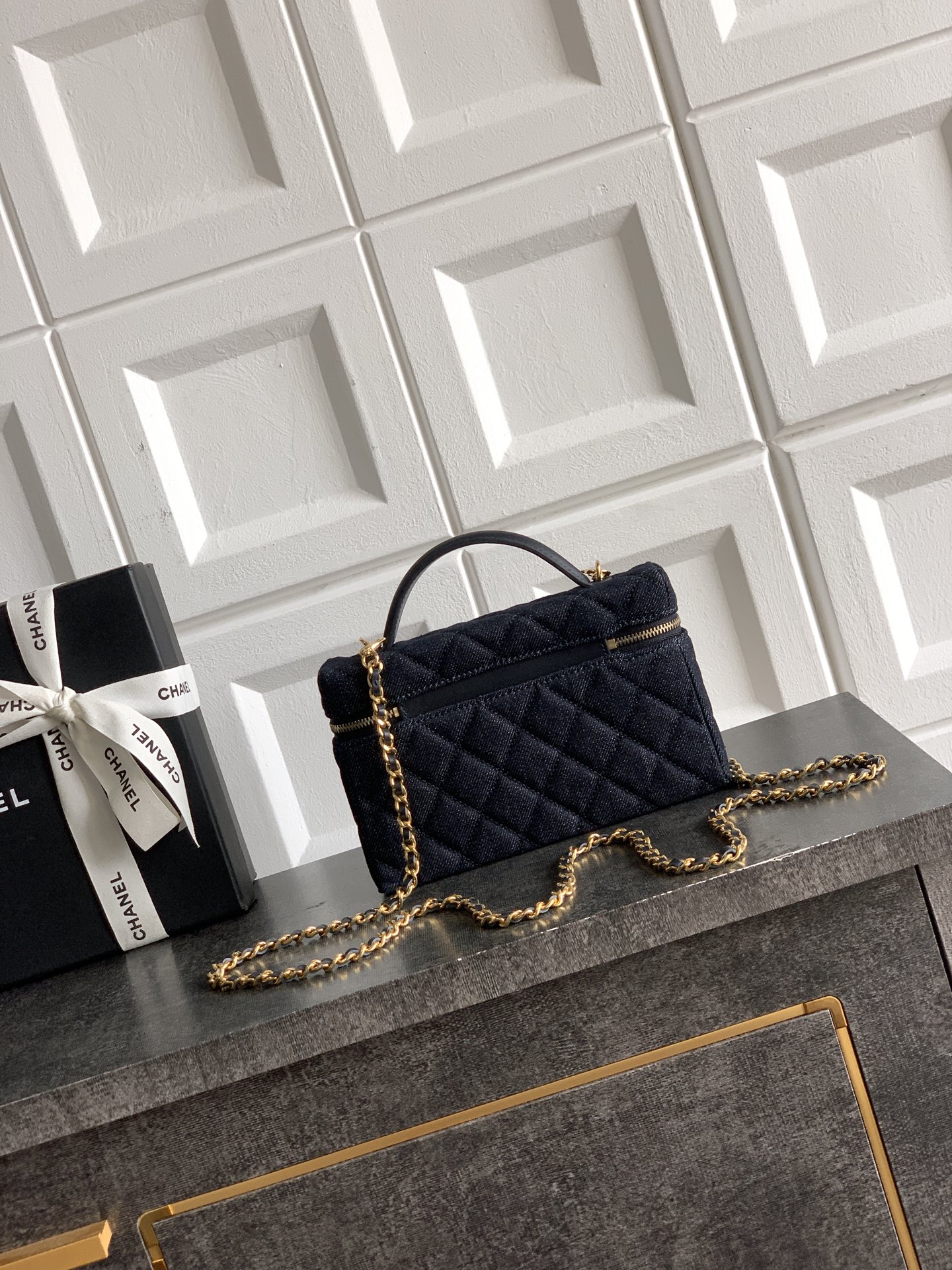 [Chanel] 샤넬 26ss 데님 LP백 파우치백 가방 - 다크 블루 (조각 로고 버전)