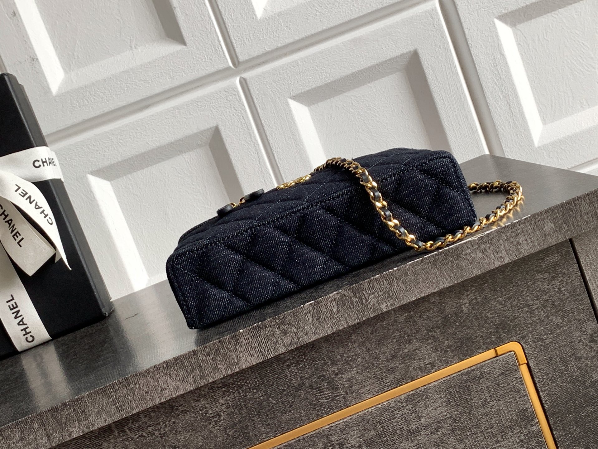 [Chanel] 샤넬 26ss 데님 LP백 파우치백 가방 - 다크 블루 (조각 로고 버전)