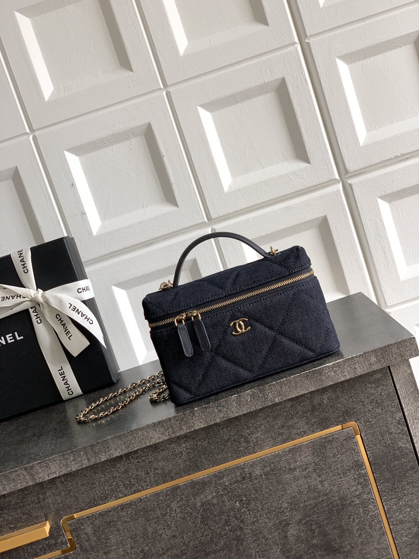 [Chanel] 샤넬 26ss 데님 LP백 파우치백 가방 - 다크 블루 (빅 퀼팅 버전)