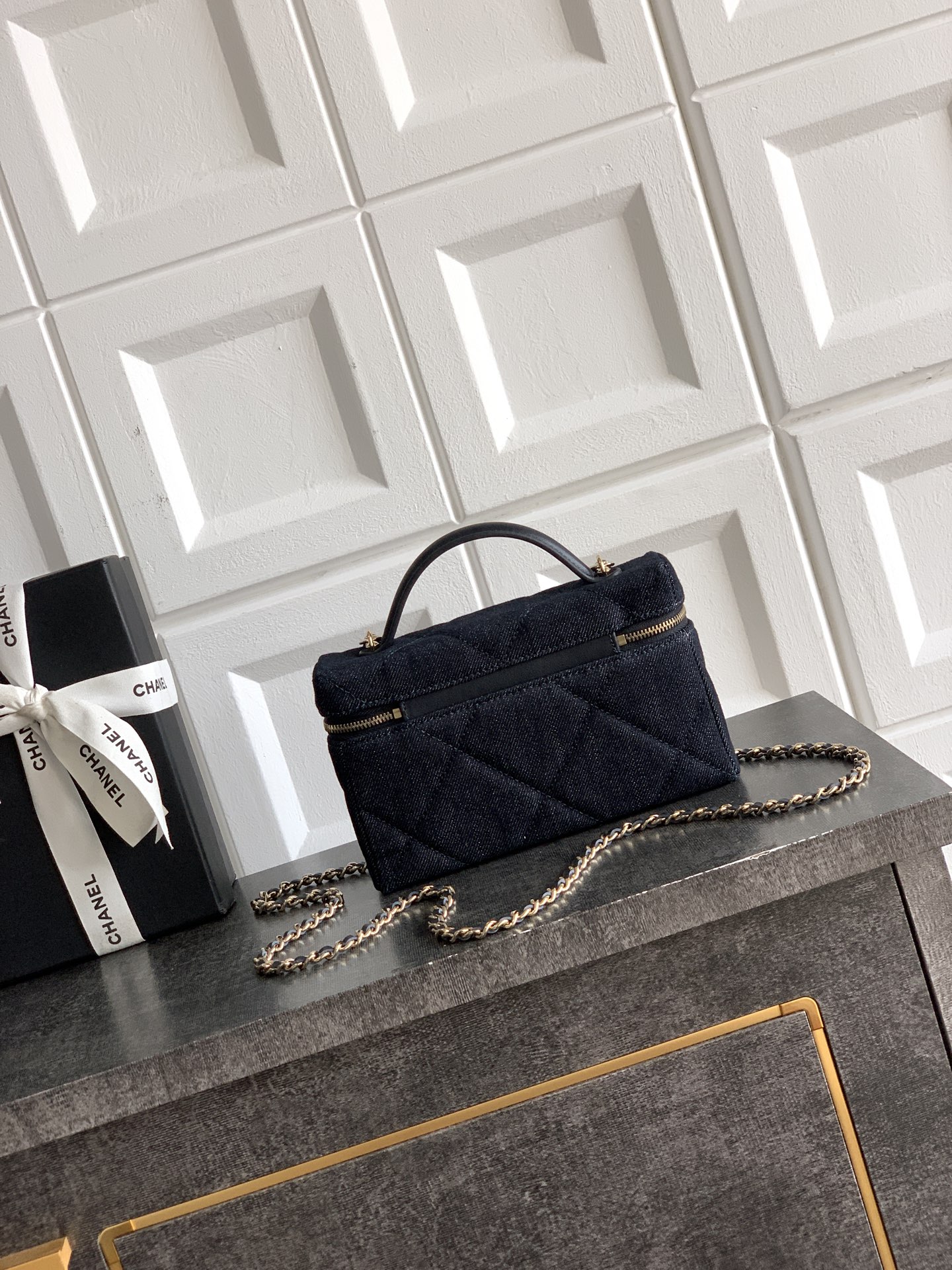 [Chanel] 샤넬 26ss 데님 LP백 파우치백 가방 - 다크 블루 (빅 퀼팅 버전)