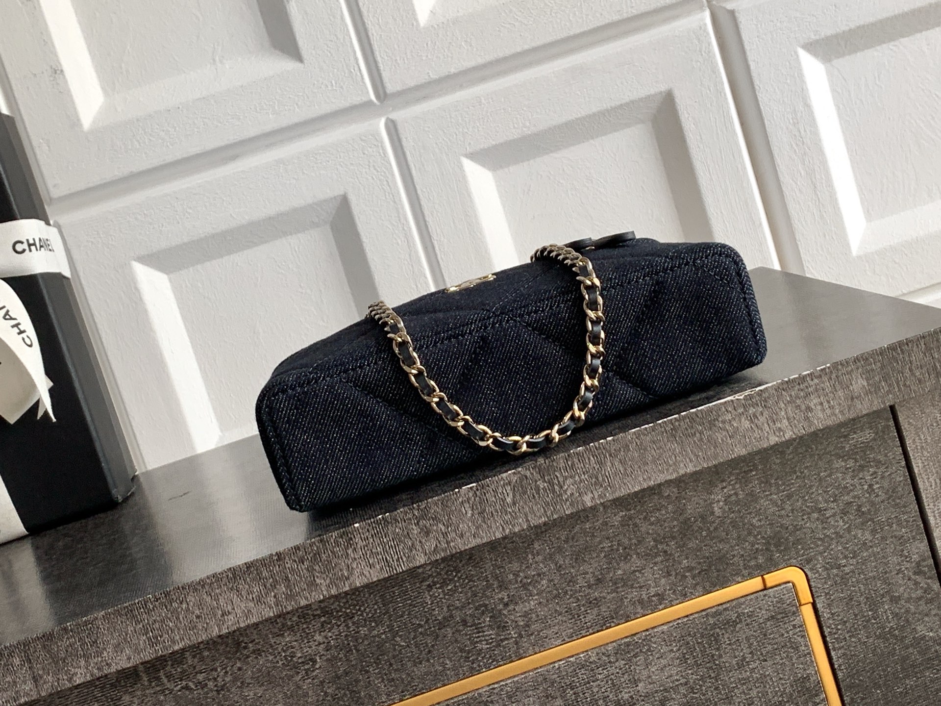 [Chanel] 샤넬 26ss 데님 LP백 파우치백 가방 - 다크 블루 (빅 퀼팅 버전)