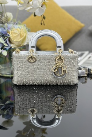 [Dior] 레이디 디조이(Lady D-Joy) 스몰 백 토트백 숄더백 가방 - 비즈 자수